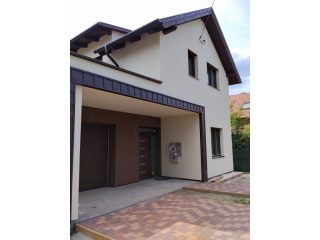 Eladó 181 m²-escsaládi ház Göd, 2-es úthoz közeli kisutca: 185'000'000 Ft