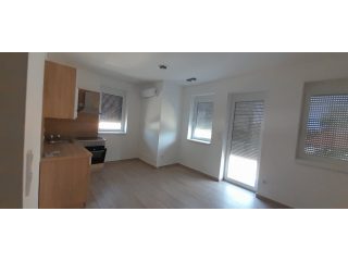 Kiadó 30 m²-estársasházi lakás Hatvan, Csaba utca: 140'000 Ft