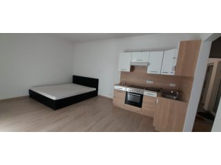 Kiadó 30 m²-estársasházi lakás Hatvan, Csaba utca: 140'000 Ft