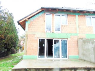 Eladó 136 m²-escsaládi ház Kápolnásnyék, Bem utca: 108'675'000 Ft