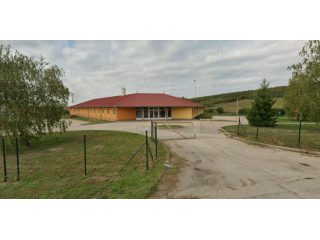 Eladó 1116 m²-esegyéb üzlethelyiség Kulcs, Rákóczi utca: 285'000'000 Ft