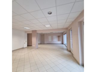 Kiadó 103 m²-esüzlethelyiség utcai bejárattal Nyíregyháza, NyírPláza közeli utca: 259'000 Ft