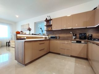 Eladó 208 m²-escsaládi ház Pomáz, Orlovácz utca: 183'500'000 Ft