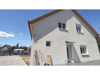 Eladó 120 m²-escsaládi ház Pusztaszabolcs, Magyar utca: 86'900'000 Ft