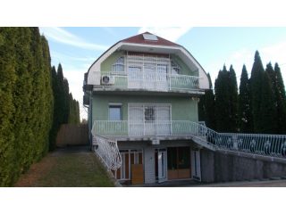 Eladó 168 m²-escsaládi ház Siófok, Szabadifürdő: 150'000'000 Ft