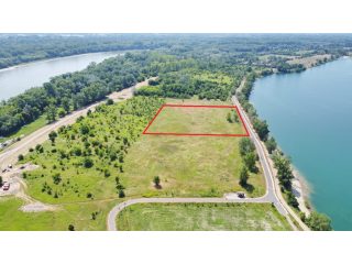 Eladó 9725 m²-estelek Szentendre, A Lupa tó mellett: 33'000'000 Ft