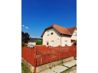 Eladó 100 m²-esikerház Szigethalom, Fiumei utcáról nyíló: 98'000'000 Ft