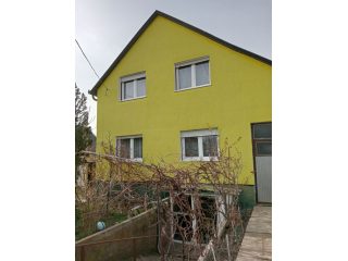 Eladó 204 m²-escsaládi ház Szigethalom (Városközpont) , Kolozsvári közeli utca: 97'000'000 Ft