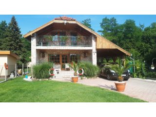 Eladó 120 m²-escsaládi ház Tass, Dunapart utca: 150'000'000 Ft