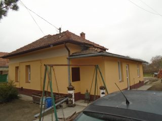 Eladó 63 m²-escsaládi ház Tiszakécske, Arany János utca: 37'000'000 Ft