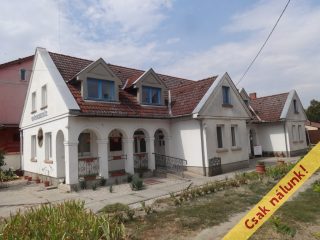 Eladó 250 m²-escsaládi ház Tiszakécske, Kossuth Lajos utca: 85'000'000 Ft