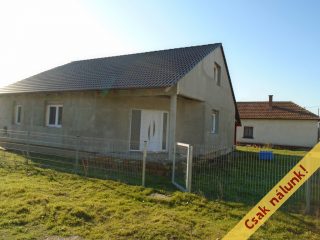 Eladó 146 m²-escsaládi ház Tiszakécske, Rév út: 39'500'000 Ft