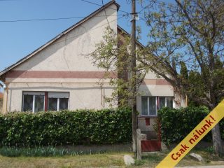 Eladó 145 m²-escsaládi ház Tiszakécske, Táncsics Mihály utca: 41'900'000 Ft