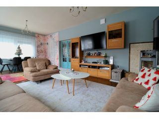 Eladó 234 m²-escsaládi ház Tököl, központban: 136'900'000 Ft