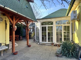 Eladó 220 m²-escsaládi ház Üllő, Többgenerációs: 135'000'000 Ft