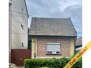 Eladó 60 m²-escsaládi ház Vác, Belváros: 65'000'000 Ft