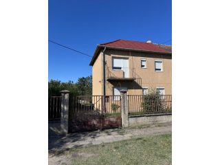 Eladó 85 m²-esikerház Vác, Cserje utca: 89'900'000 Ft