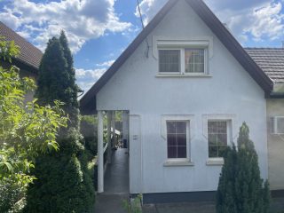 Eladó 210 m²-escsaládi ház Vác, Szivárvány utca: 179'300'000 Ft