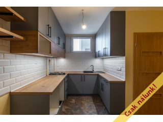 Eladó 52 m²-estársasházi lakás Vác, Vám utca: 62'000'000 Ft