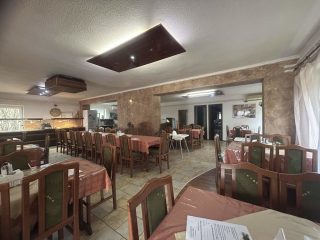 Eladó 395 m²-escsaládi ház Vecsés, Üzlethelyiség + Lakás: 199'000'000 Ft