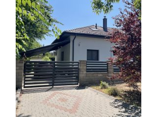 Eladó 76 m²-esikerház Veresegyház, Revetek közeli utca: 113'990'000 Ft