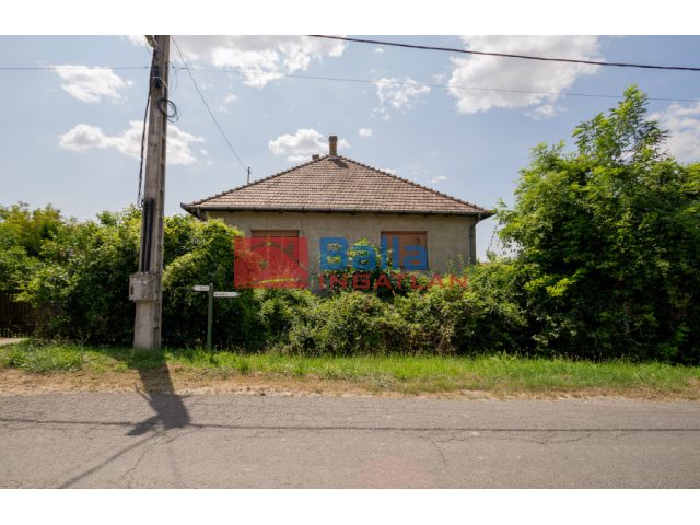 Acsa, Kossuth út, 104 m²-es, családi ház, 3 szobás, felújítandó állapotú