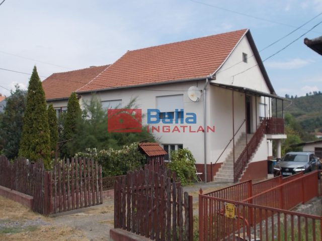 Arló, Ady E. út, 73 m²-es, családi ház, 3 szobás, jó állapotú