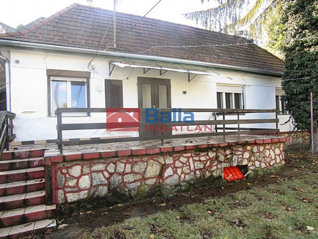 Budakeszi, Központ közeli csendes utca, 56 m²-es, családi ház