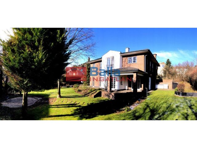 Budaörs, Kertváros utca, 280 m²-es, családi ház, 5 szobás, extrán felszerelt állapotú