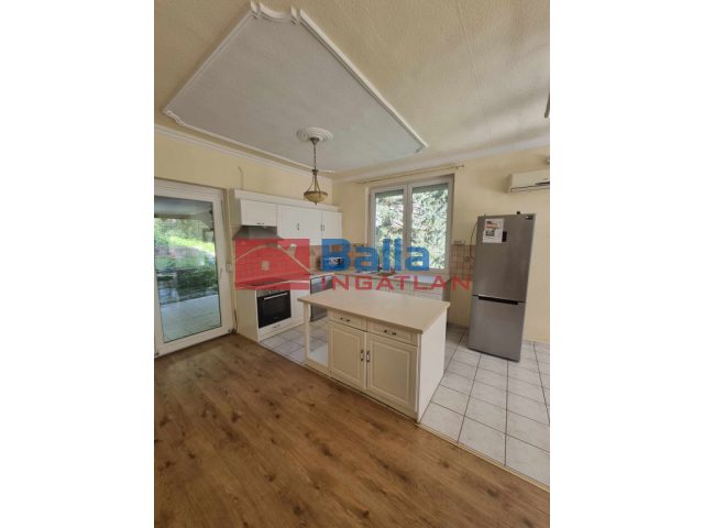 II. kerület, Zsíroshegyi út, 350 m²-es, családi ház, 6 szobás