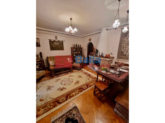 III. Kerület, Domoszló útja, 360 m²-es, családi ház, 6+1 félszobás