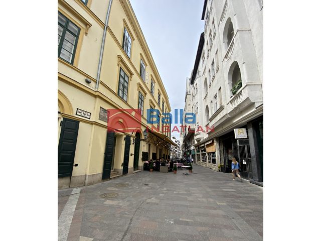 V. Kerület, Fehérhajó utca, 94 m²-es, 2. emeleti, társasházi lakás