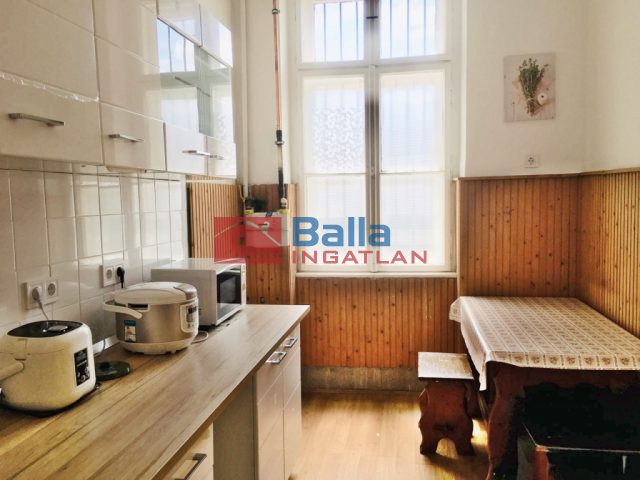 VIII. Kerület, A megújult Keleti pu.nál, Kerepesi út, 85 m²-es, 3. emeleti, társasházi lakás