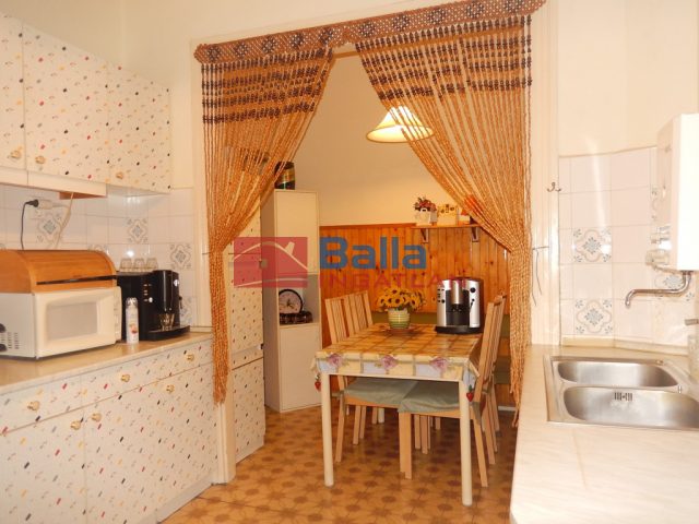 VIII. Kerület, Vajda Péter utca, 84 m²-es, 1. emeleti, társasházi lakás