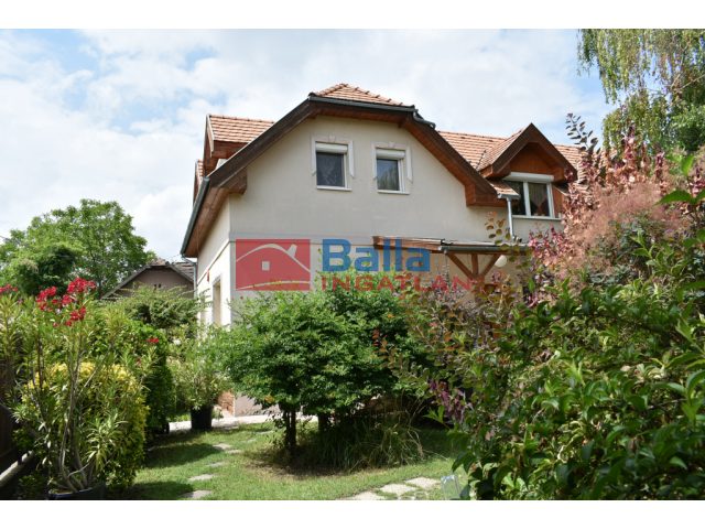 XIX. Kerület, Móricz  Zsigmond utca, 180 m²-es, 2 generációs, családi ház