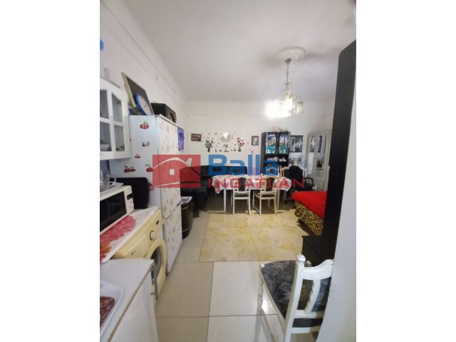 XIX. Kerület, Shopmark közeli út, 110 m²-es, 4 generációs, házrész