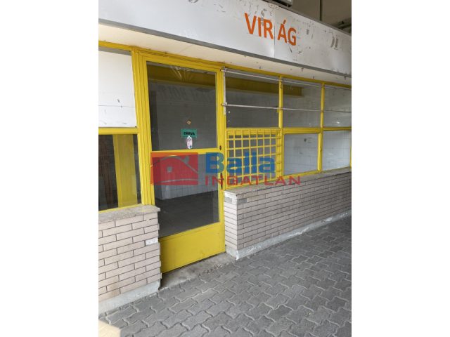 XIX. Kerület, Kossuth tér, 22 m²-es, üzlet üzletházban, 1 szobás