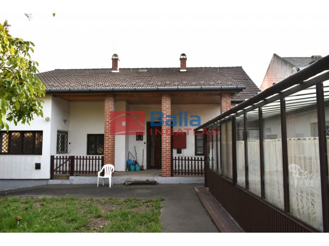 XIX. Kerület, Jahn F. utca, 168 m²-es, 2 generációs, családi ház