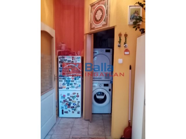 XIX. Kerület, József Attila utca közeli utca, 52 m²-es, házrész