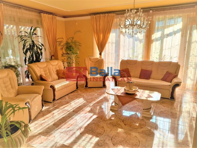 XV. Kerület, Thököly út közeli utca, 350 m²-es, családi ház