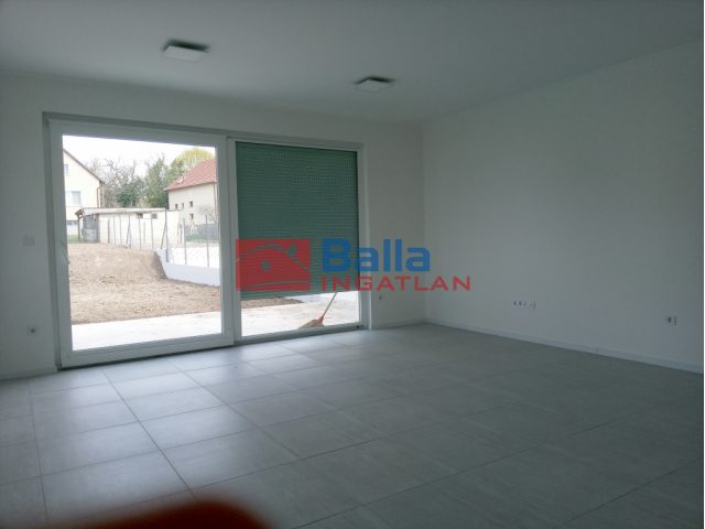 XVI. Kerület, Vidámvásár utca közeli utca, 155 m²-es, ikerház