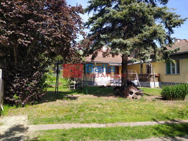 XVII. Kerület, Várvíz közeli utca, 100 m²-es, 2 generációs, családi ház