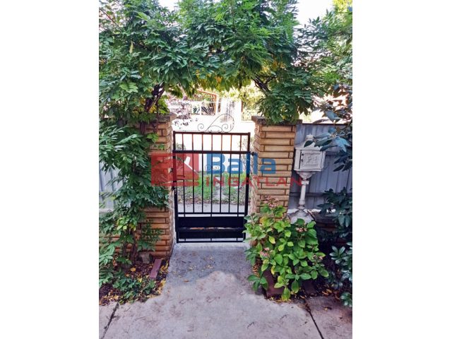 XVIII. Kerület, Szemeretelep, 131 m²-es, 2 generációs, családi ház