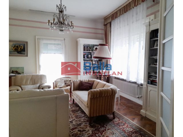 XVIII. Kerület, Üllői út közelében utca, 129 m²-es, 2 generációs, családi ház