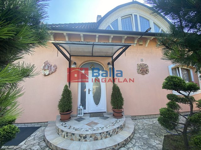 Csömör, Árpádföld, 400 m²-es, családi ház, 6 szobás, felújított / újszerű állapotú