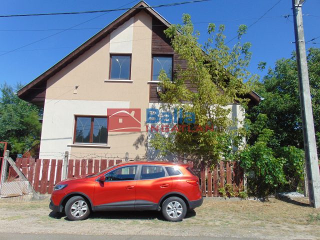 Dabas, központi részén, mégis csendes nyugodt utcában, 203 m2 es Családi ház, 720m2-es telekterülettel eladó!, 203 m²-es, 2 generációs, családi ház