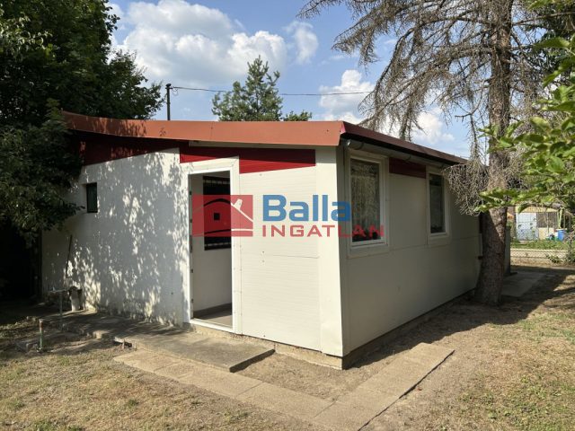 Dömsöd, Nyírfa utca, 80 m²-es, üdülő, 1+2 félszobás, felújított / újszerű állapotú