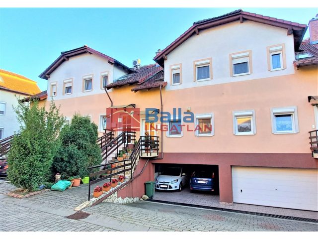 Dunakeszi, Széchenyi utca, 95 m²-es, sorház, 4 szobás, jó állapotú
