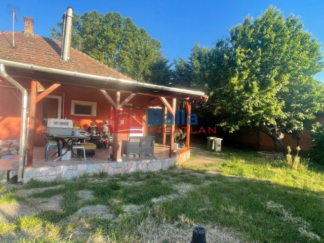 Ercsi, Angolkert utca, 90 m²-es, családi ház, 2 szobás, átlagos állapotú