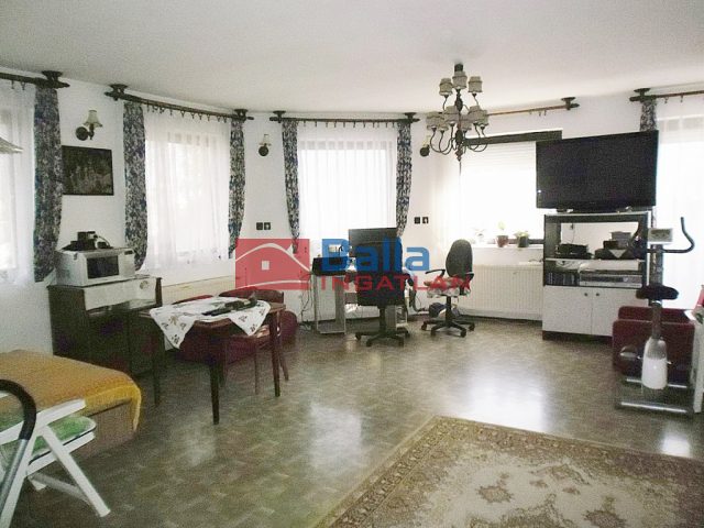 Érd, Cserhalmi és Csobánci   utca között utca, 200 m²-es, 2 generációs, családi ház